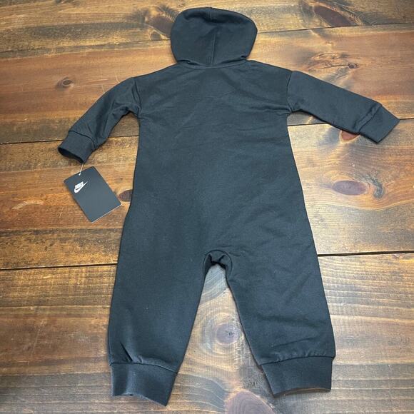 Nike Baby Hooded Coverall Black White Swoosh Logo 1-Piece Baby Size 9M Unisex - Picture 2 of 7